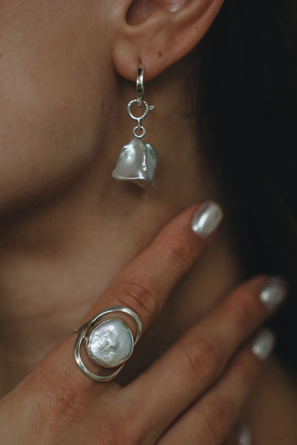 Freshwater Pearls: A Modern Guide to Choosing, Wearing and Caring for Them