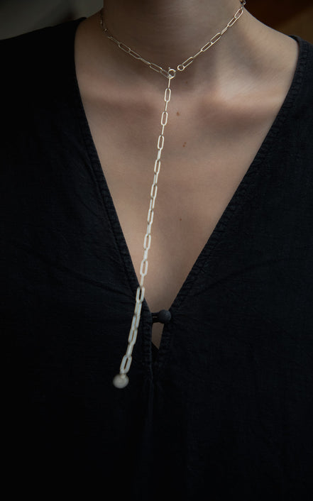 Kobieta rządząca łańcuchem