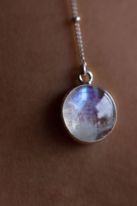 Pendant Moon Tie